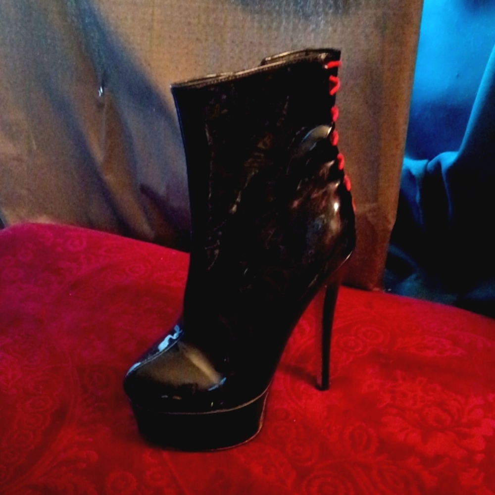 Bordello Corset style Stilettos Size 8